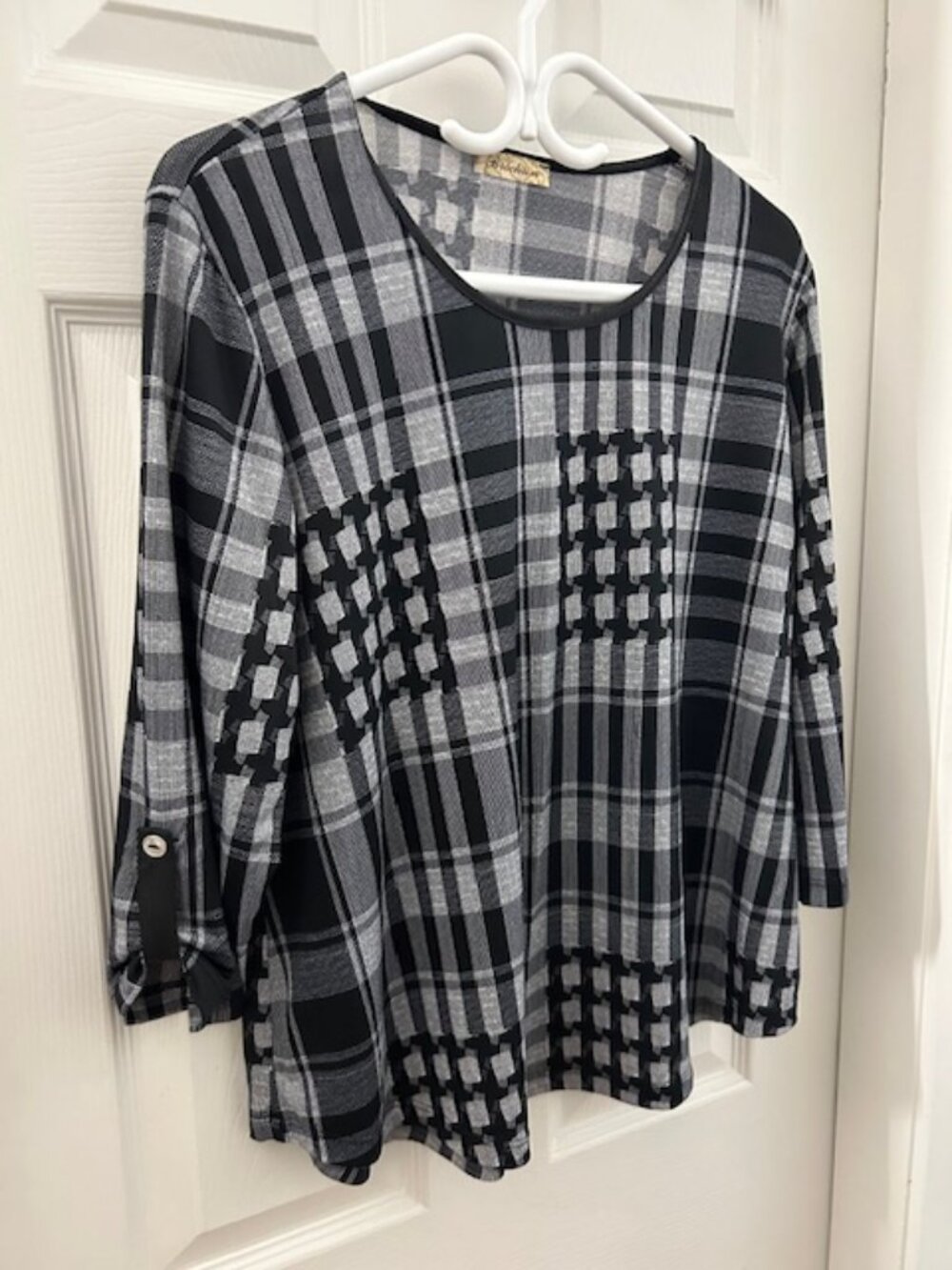 Brochure Round Neck Blouse with 3/4 Sleeves